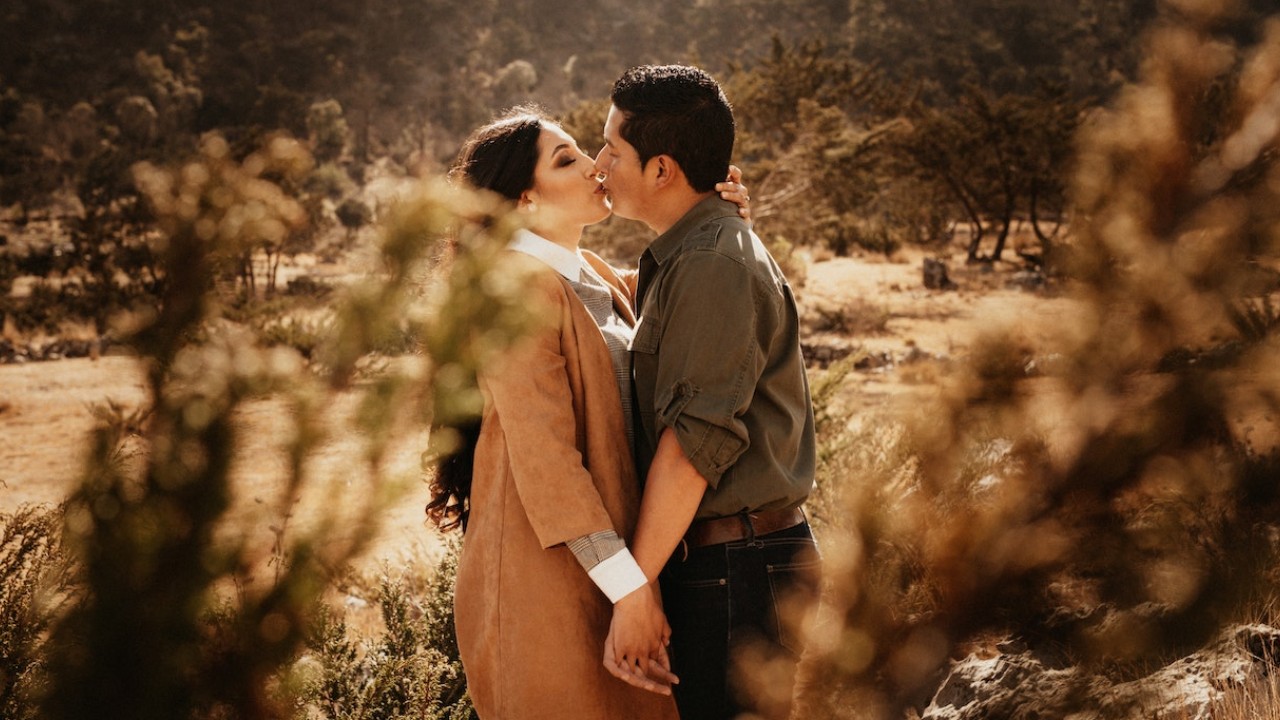 solo se besan "de piquito"