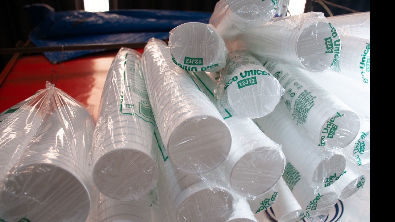 Derretir el unicel para tapar grietas